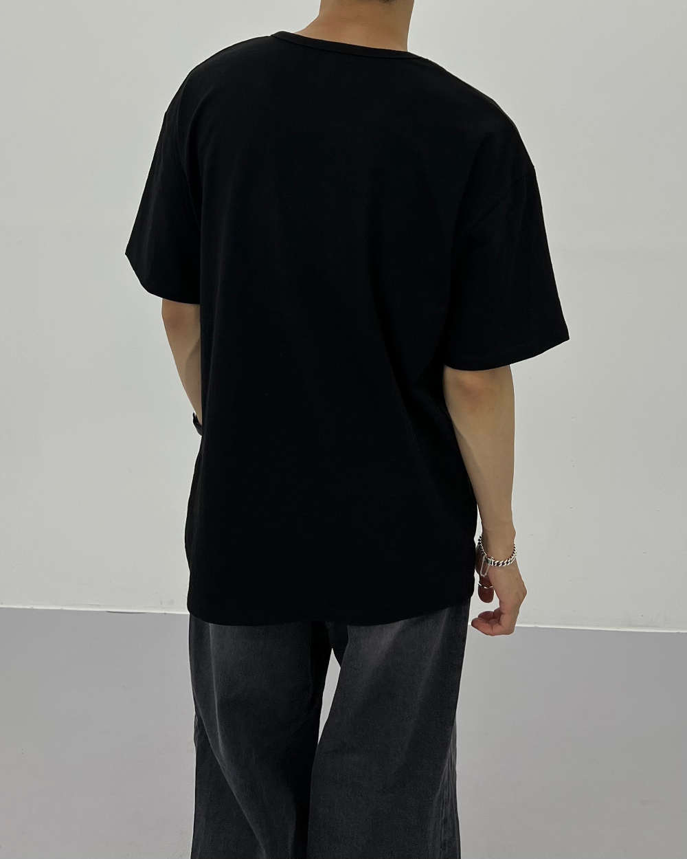 반팔 티셔츠 모델 착용 이미지-S1L82