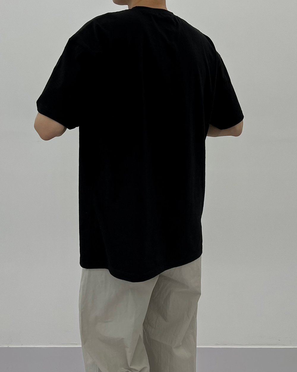 반팔 티셔츠 모델 착용 이미지-S1L82
